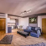 Premium By Hi5- Cp With Free Parking Daire