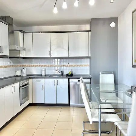 Premium By Hi5- Cp With Free Parking *