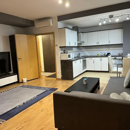 Premium By Hi5- Cp With Free Parking *