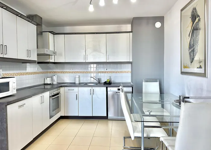 Premium By Hi5- Cp With Free Parking *